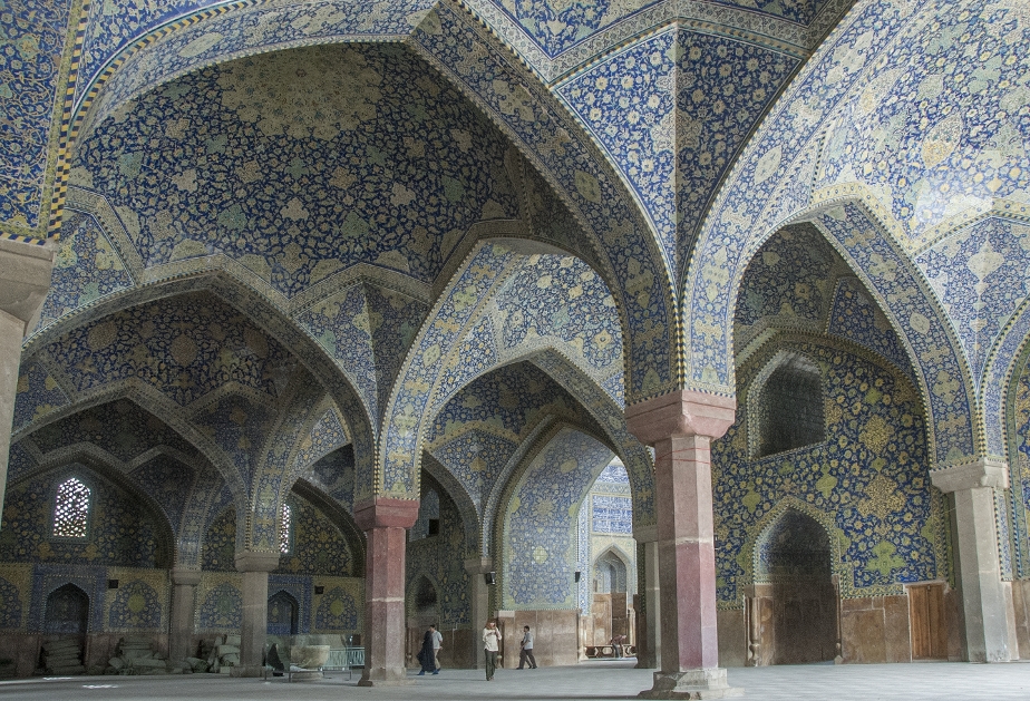 Architecture of Persuasion: Safavid cities in the 16th and 17th centuries