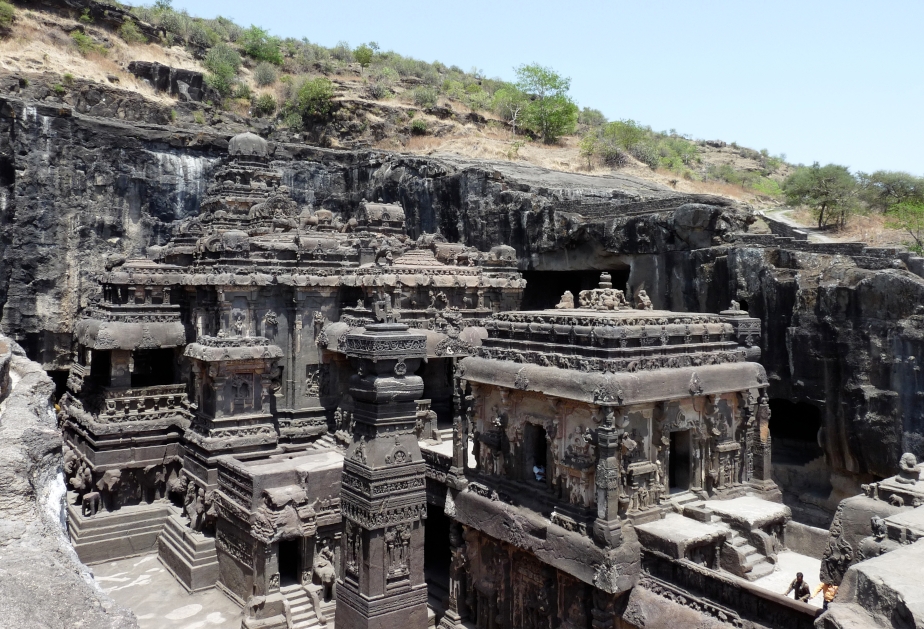 PATRONAGE AND PROCESS: CREATING THE CAVES AT ELLORA