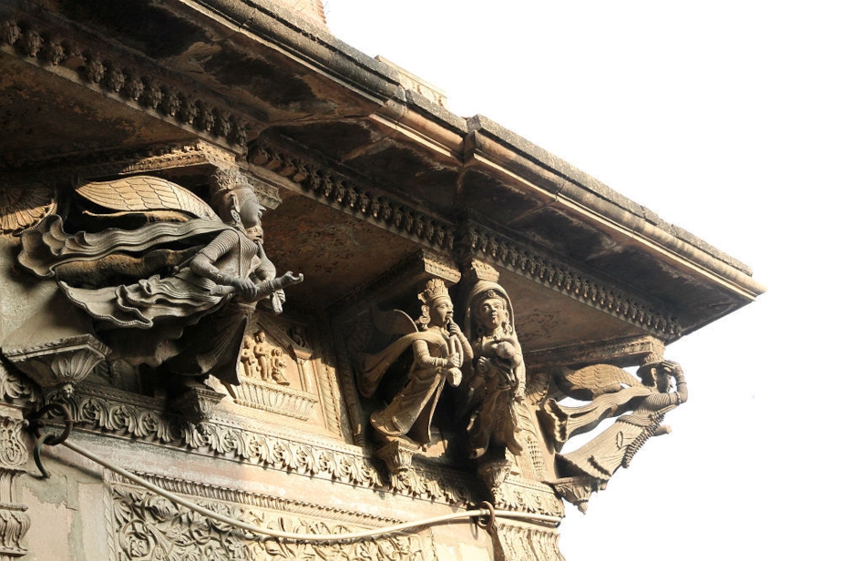 TEMPLES BETWEEN EMPIRES: ARCHITECTURAL ENCOUNTERS IN BANARAS, C. 1750-1850